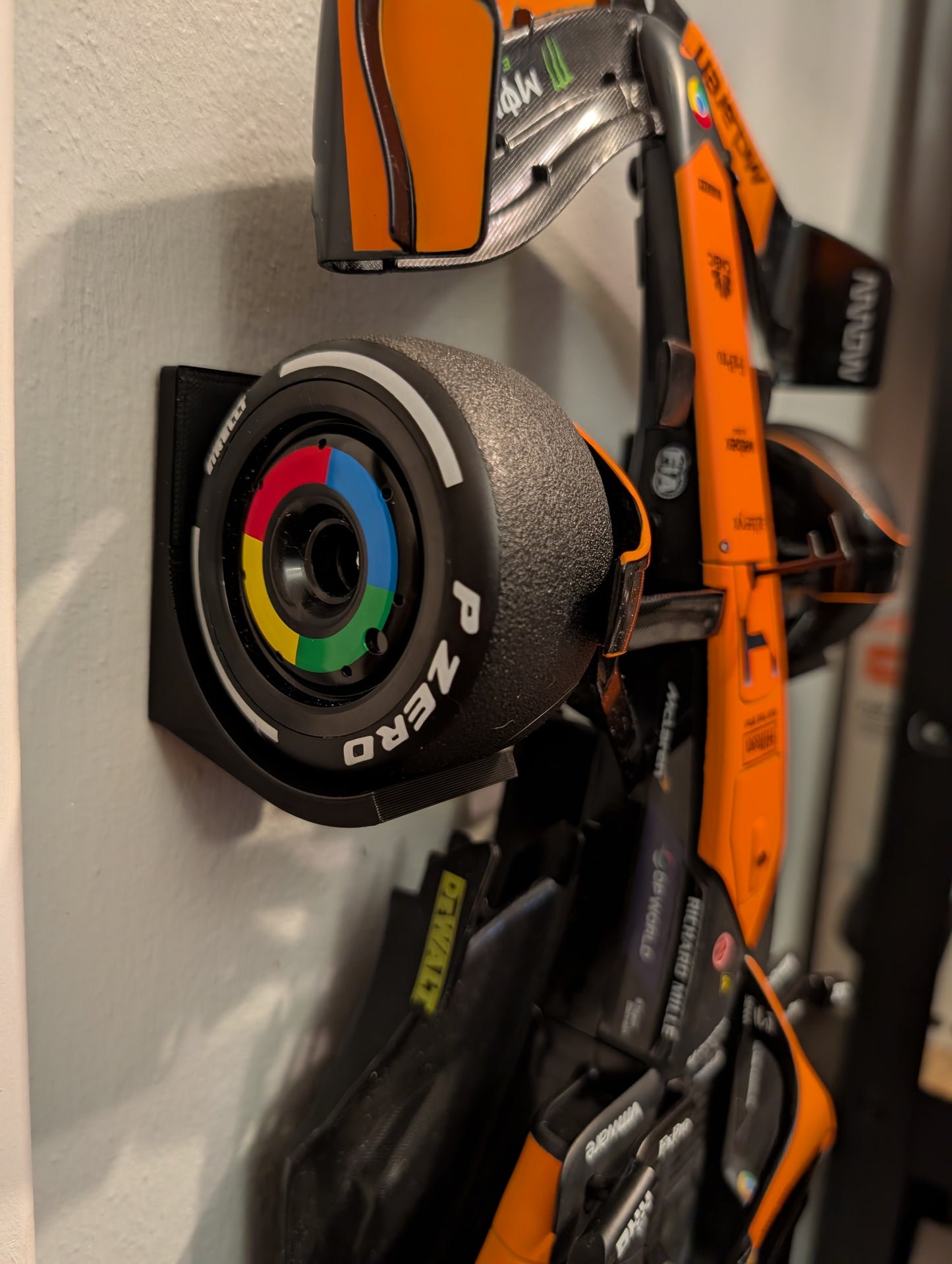 1/10 Scale F1 Car Wall Mount: Maisto TECH R/C Model Display