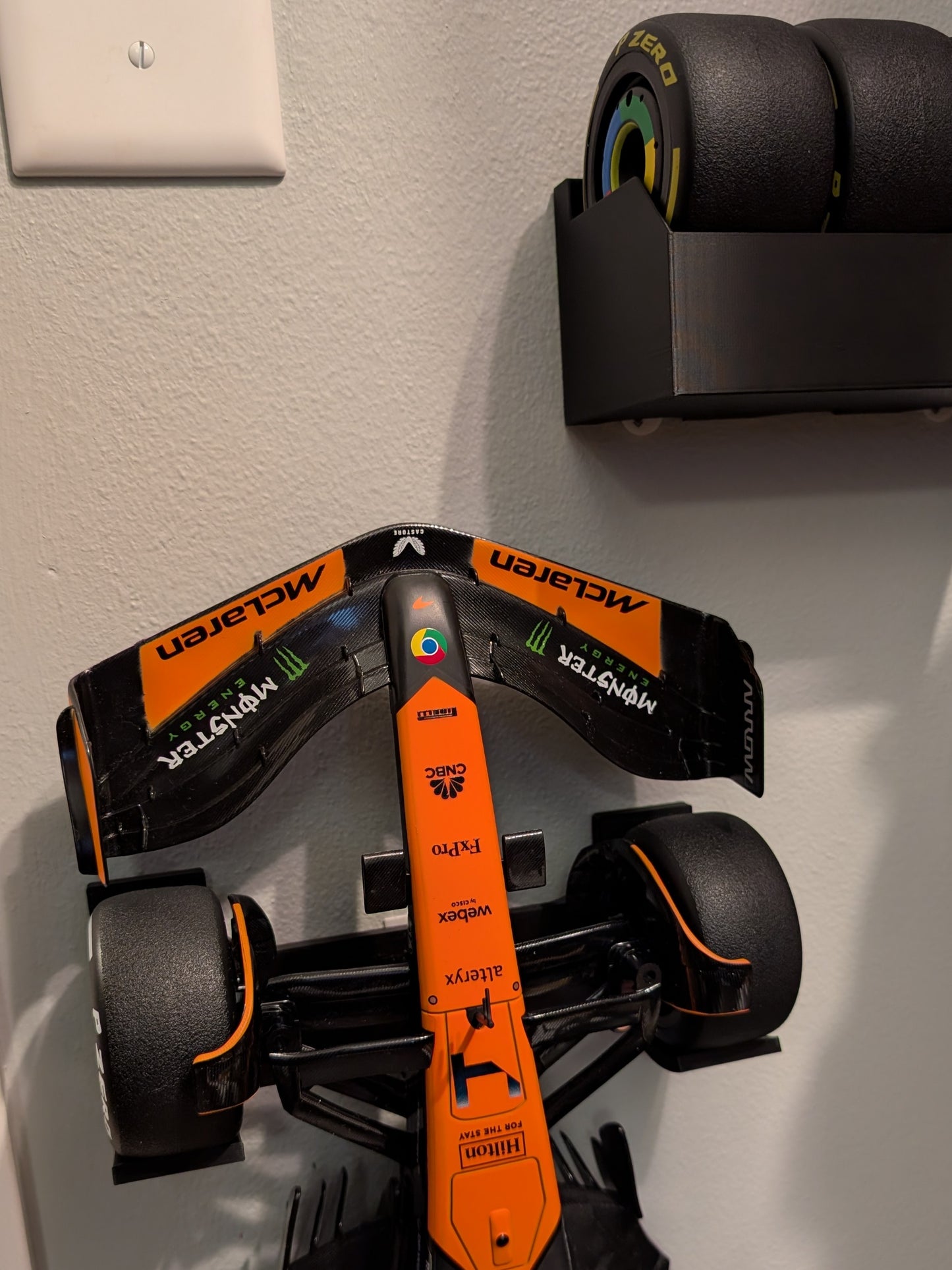 1/10 Scale F1 Car Wall Mount: Maisto TECH R/C Model Display
